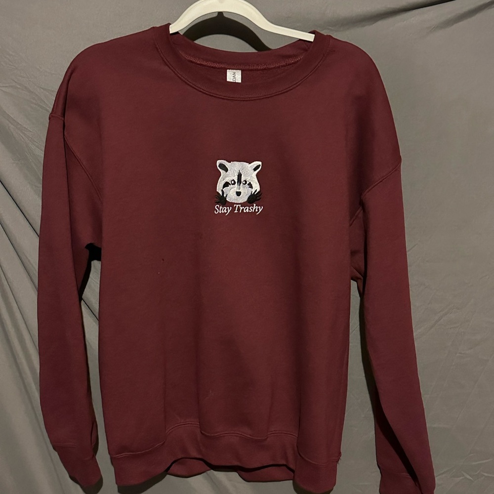 Maroon crewneck sweatshirt with Embroidered Raccoon “Stay Trashy” size large